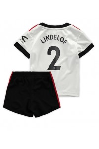 Manchester United Victor Lindelof #2 Babytruitje Uit tenue Kind 2022-23 Korte Mouw (+ Korte broeken)